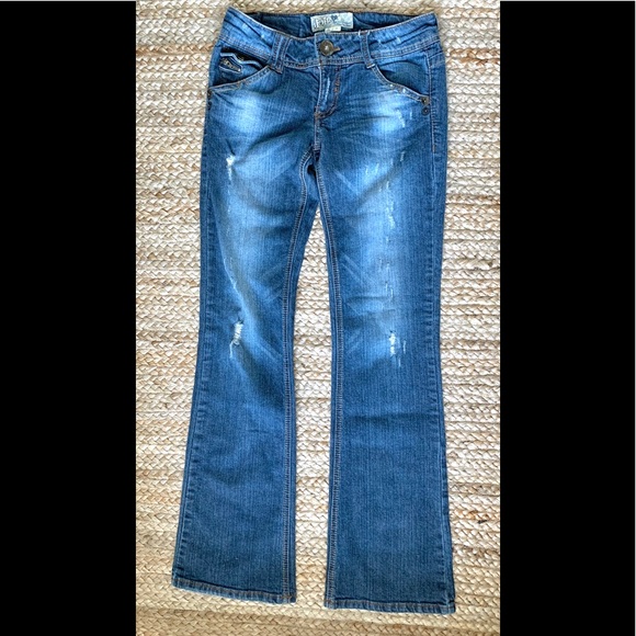 JOLT DISTRESSED JEANS BOOTCUT BUTTON/ZIPPER BACK - Picture 2 of 9
